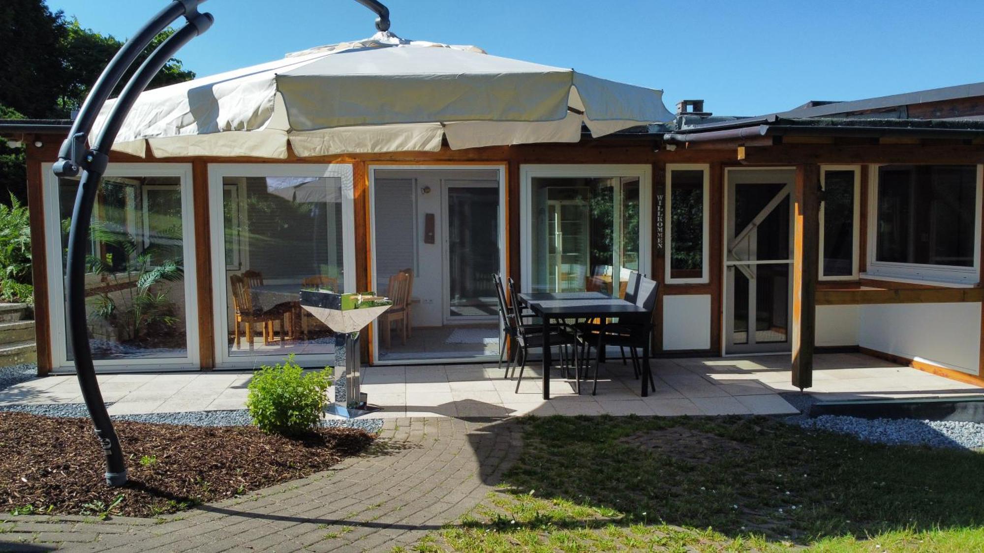 Ferienhaus Berghausen Am Hennesee Meschede Exteriör bild